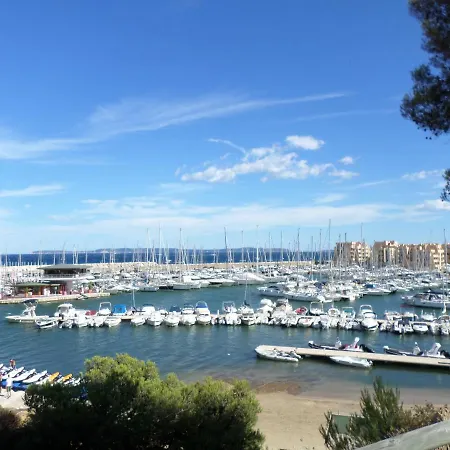 Agreable 2 Pieces Pour 4 Pers- Climatise- Terrasse Ombragee-parking - 200m Plage شقة